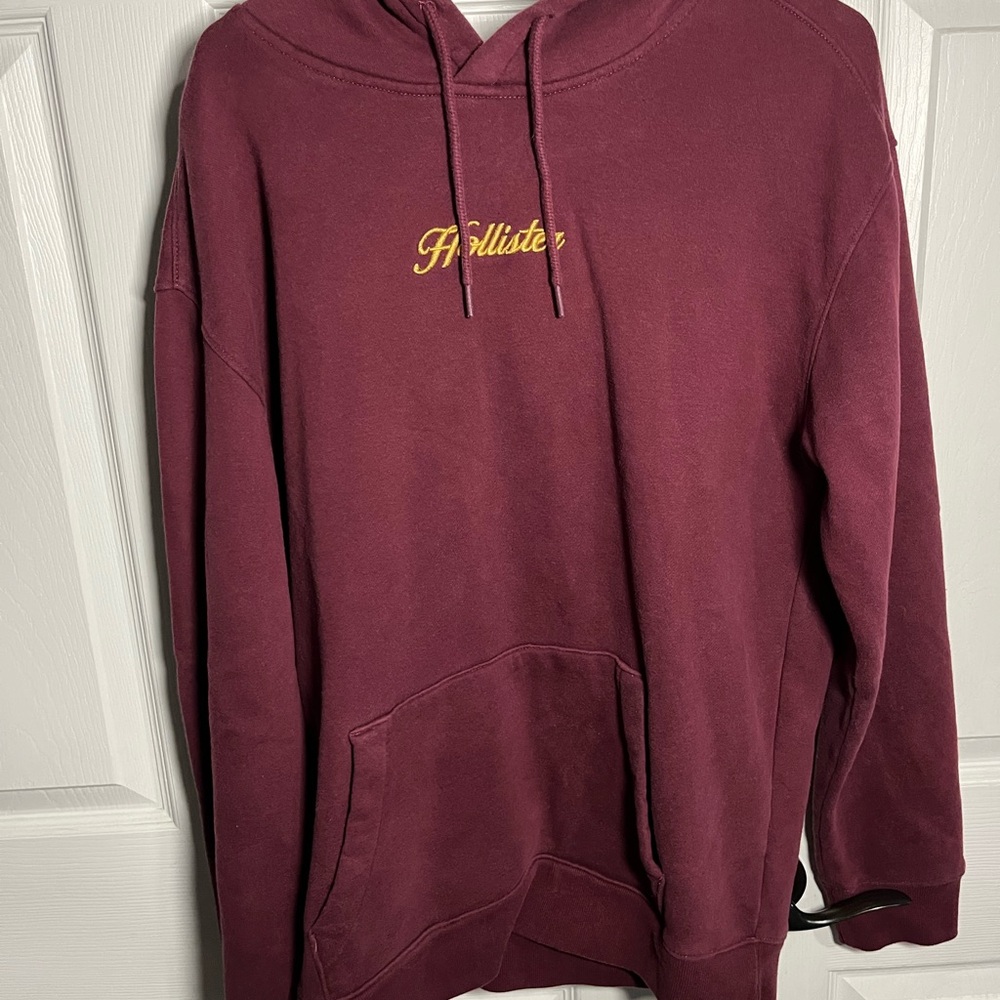 Hollister Men's Burgundy Hoodie